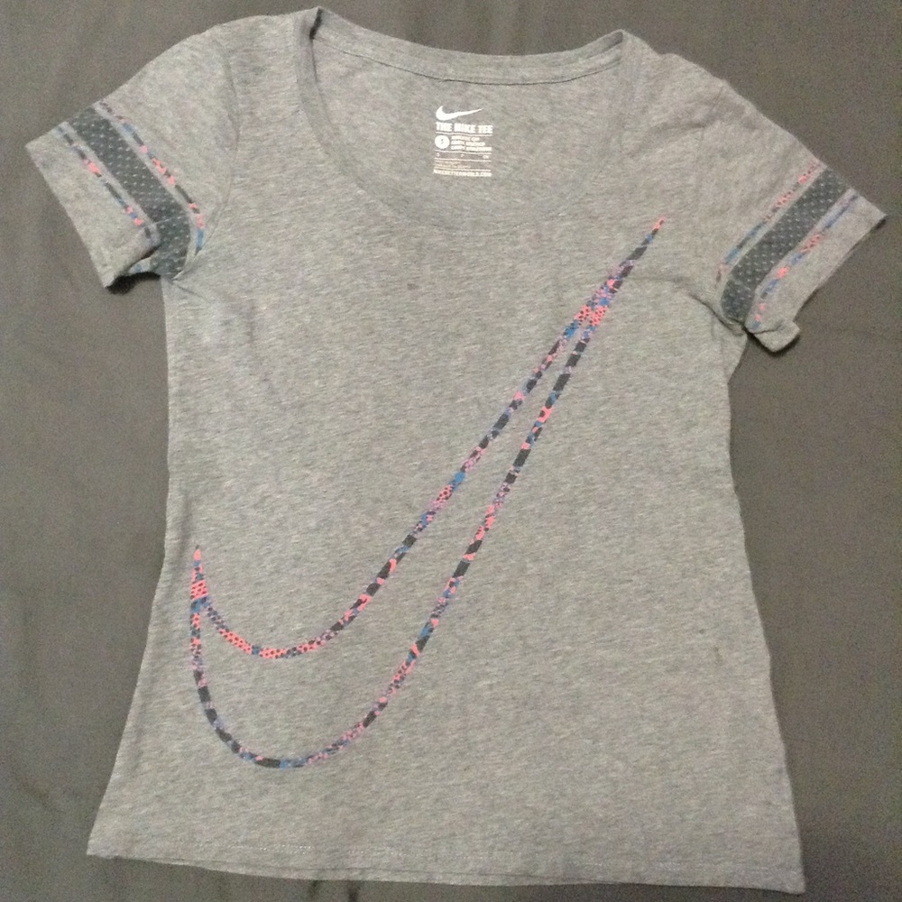 ⭐️Nike T-shirt NWOT